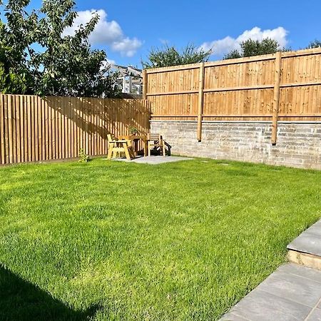 Modern Bungalow In Good Location Aberdulais Exterior photo