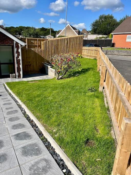 Modern Bungalow In Good Location Aberdulais Exterior photo