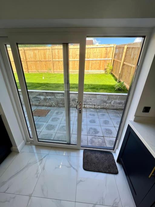Modern Bungalow In Good Location Aberdulais Exterior photo