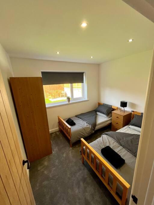 Modern Bungalow In Good Location Aberdulais Exterior photo