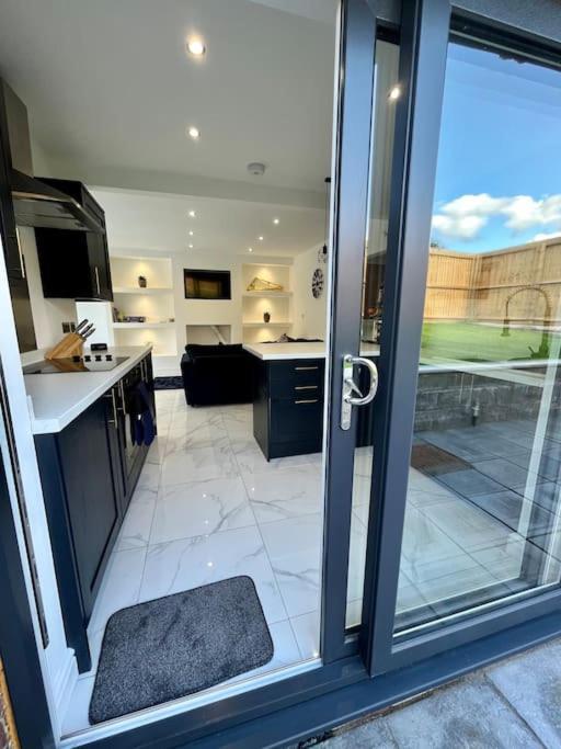 Modern Bungalow In Good Location Aberdulais Exterior photo